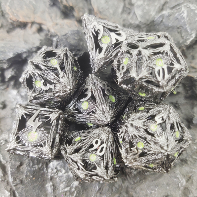 পলিহেড্রাল ডাইস এজ রজন রত্নপাথর স্বচ্ছ হাতে খোদাই করা স্যাভেজ ওয়ার্ল্ডের জন্য টেকসই