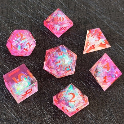 বেগুনি রজন ডাইস 7PCS DND ড্রাগন এবং ডানজোন Polyhedron ধারালো প্রান্ত