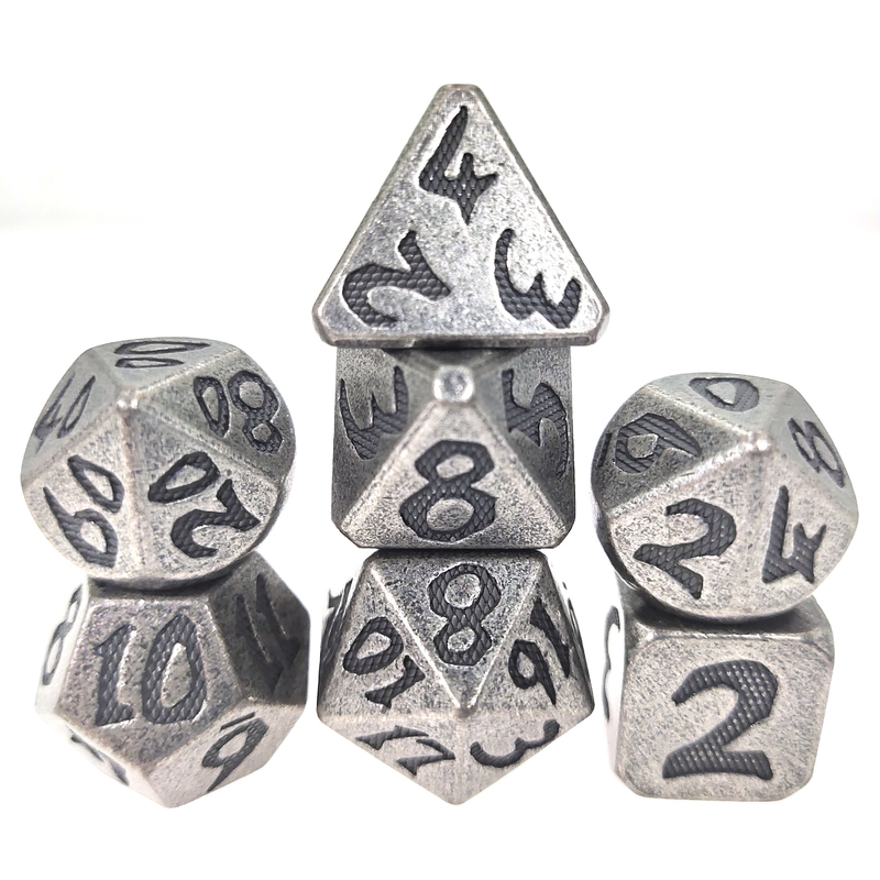 DND বা RPG ডাইস সেটের জন্য পাশা সেট হাতে খোদাই করা হালকা ওজনের বিলাসবহুল ধাতু